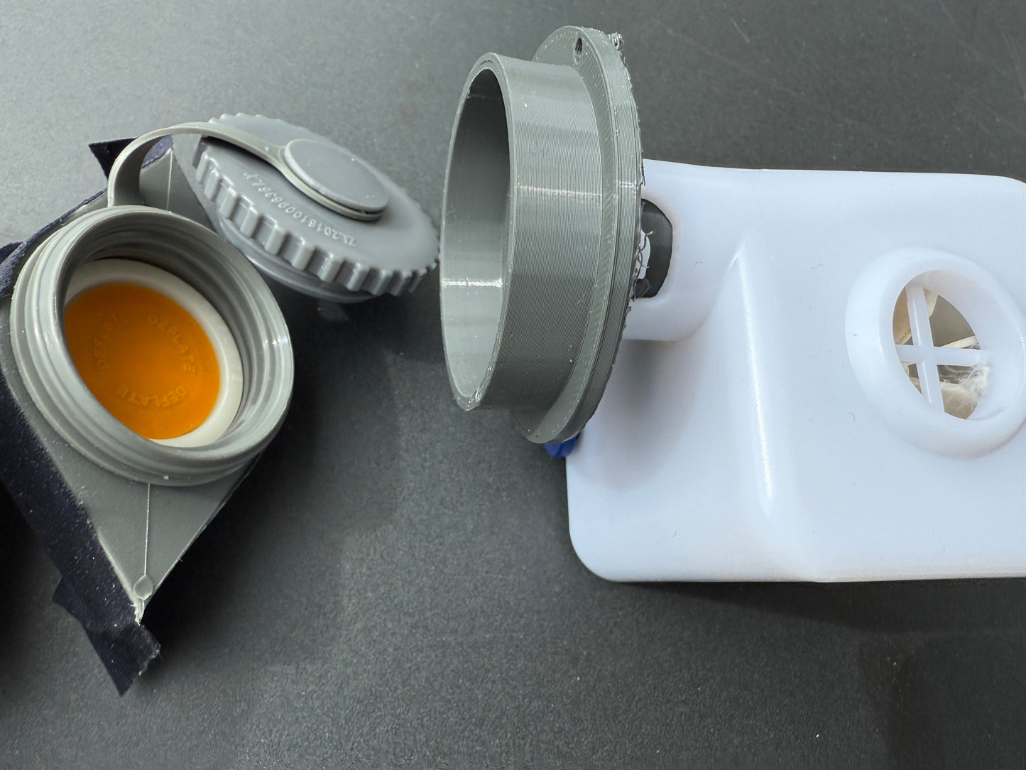3D-Druckfile zum Gratis Runterladen: Adapter zum Aufblasen an grossen Ventilen mit 42mm Durchmesser angesteckt an EXPED Pumpen mit Karabinergewinde