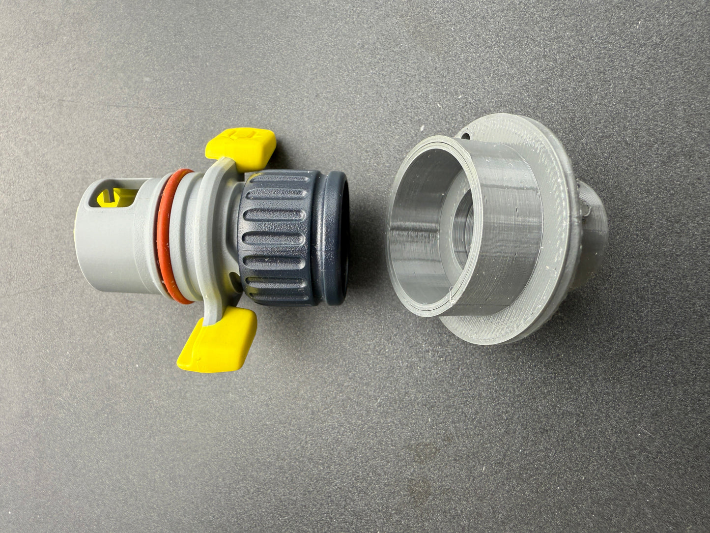3D-Druckfile zum Gratis Runterladen: Inflationsadapter für das THERMAREST WingLock™-Ventil, passend für die Karabinerhalterung von EXPED Elektro-Pumpen wie Widget und Megapump