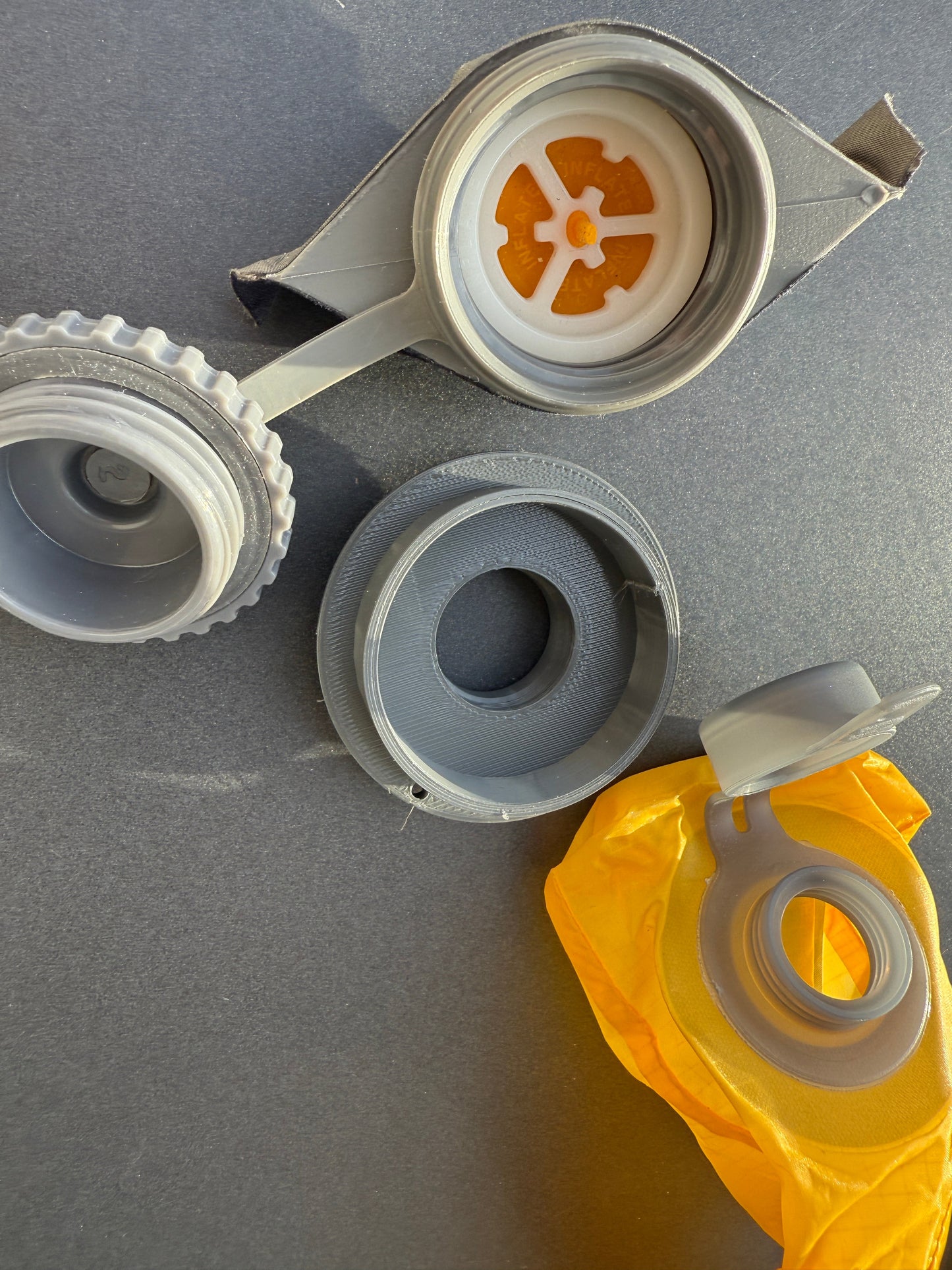 3D-Druckfile zum Gratis Runterladen: Adapter für Ventile mit 42mm Aussendurchmesser und innerer Dreh-Klappe zum EXPED's Schnozzel Pumpbag und anderen EXPED Pumpen